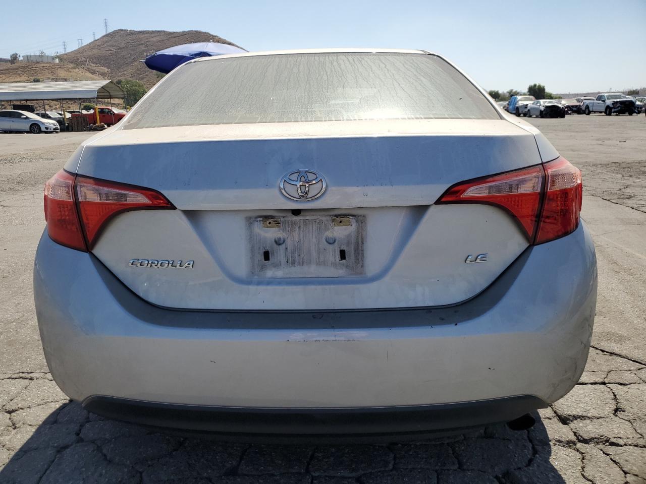 2018 Toyota Corolla L vin: 5YFBURHE5JP780361