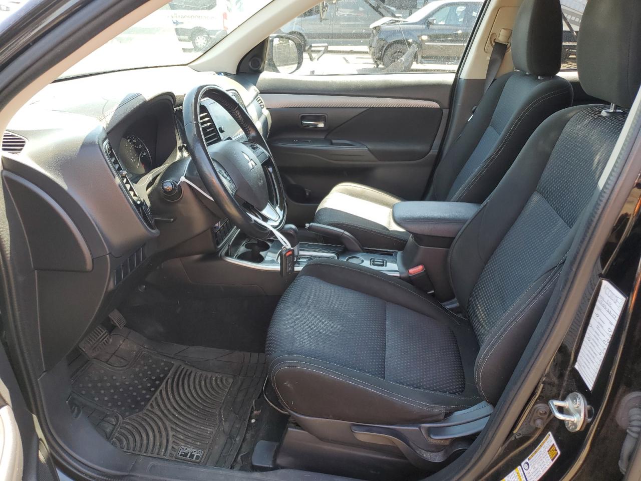 JA4AD3A36HZ028146 2017 Mitsubishi Outlander Se