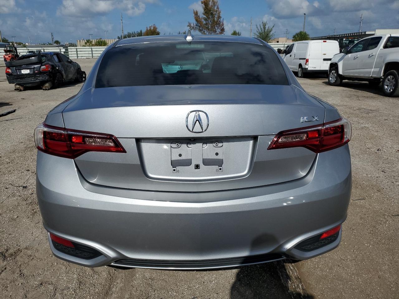 19UDE2F77JA004627 2018 Acura Ilx Premium