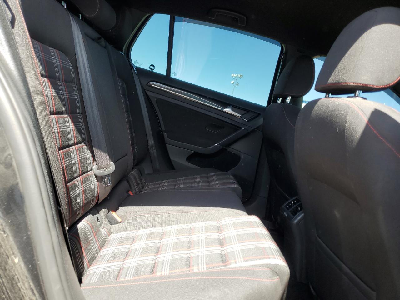 3VW4T7AU7GM052118 2016 Volkswagen Gti S/Se