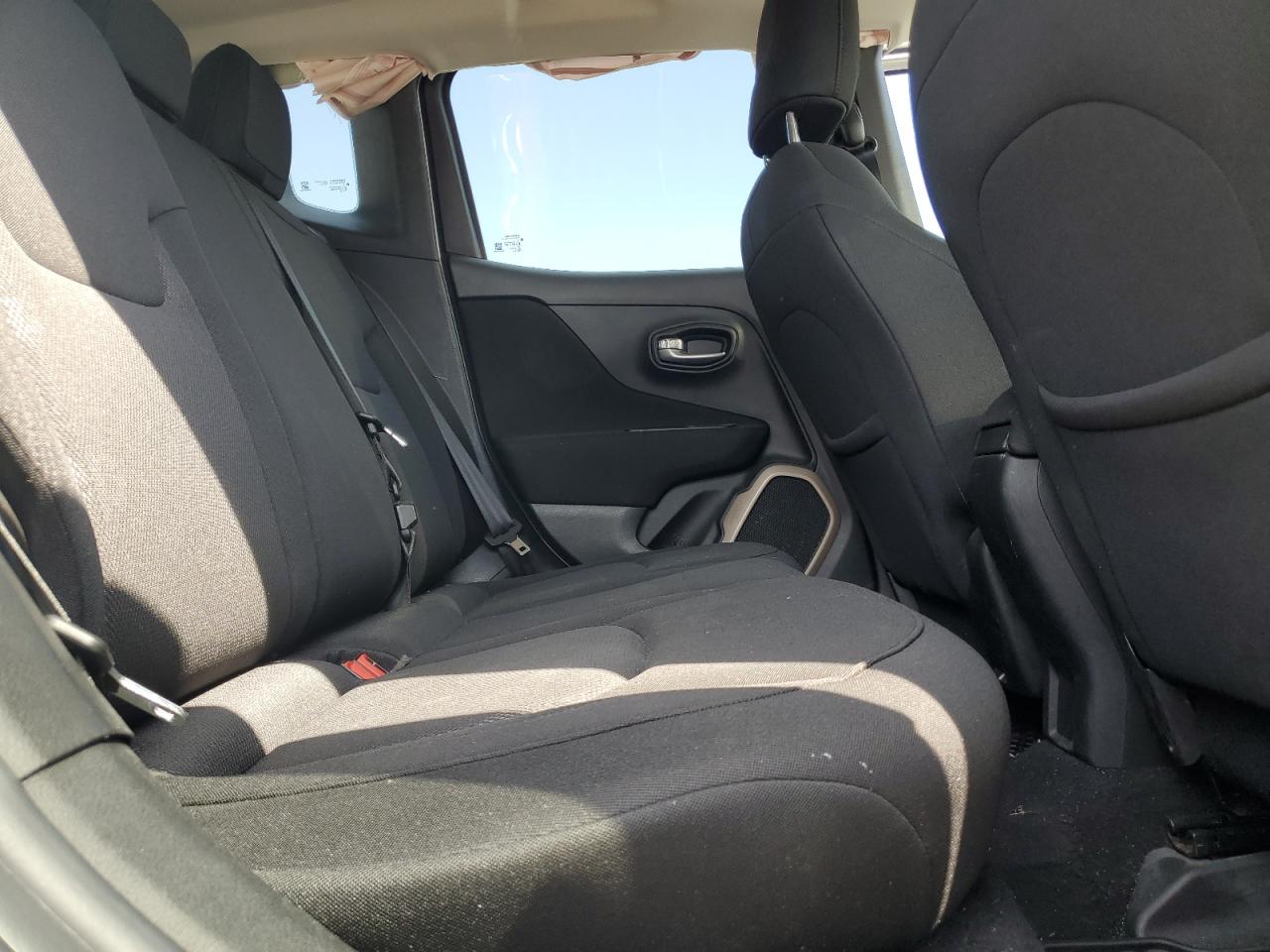 ZACCJBBT1GPE38270 2016 Jeep Renegade Latitude