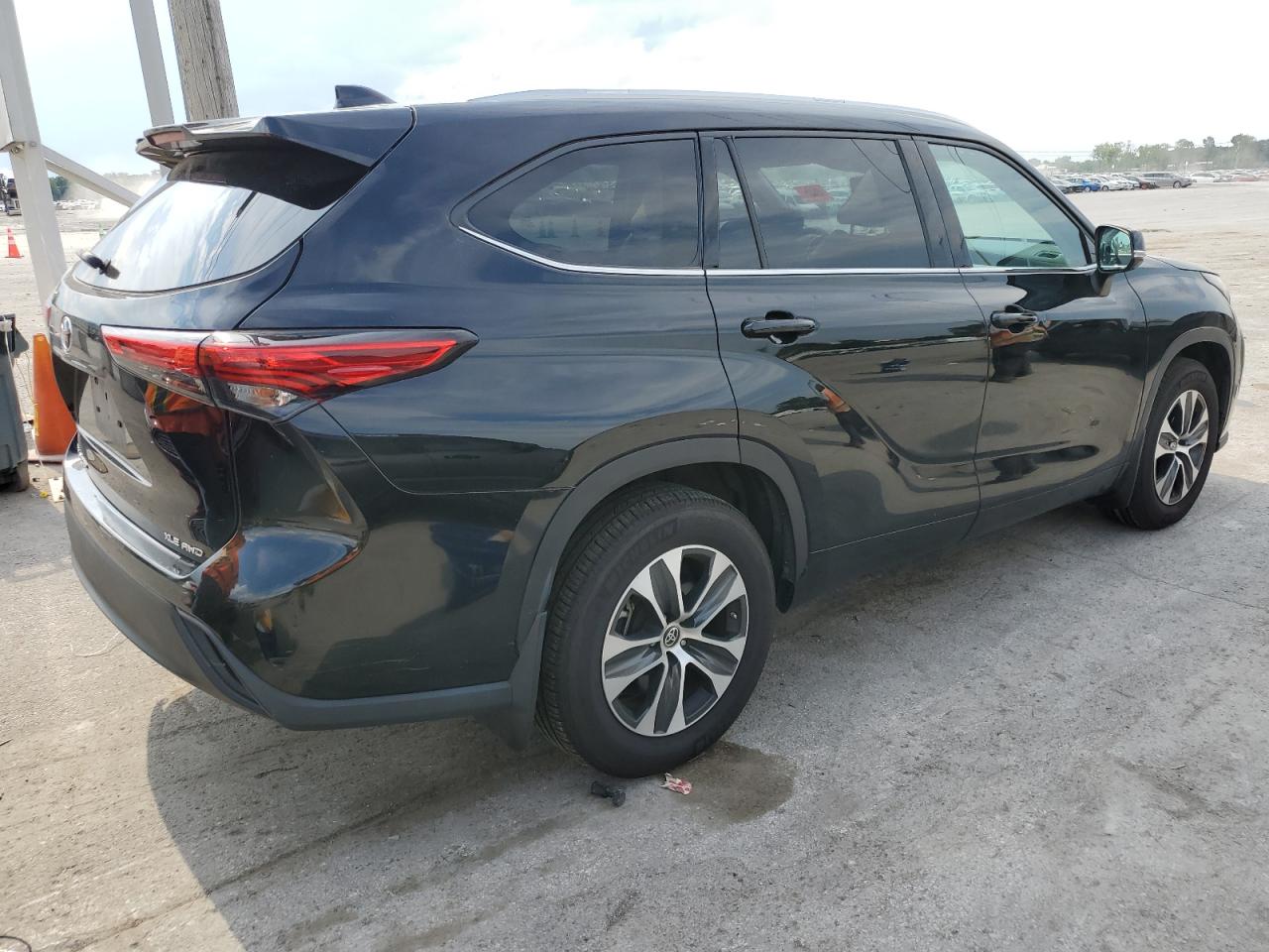 Lot #2855466707 2021 TOYOTA HIGHLANDER