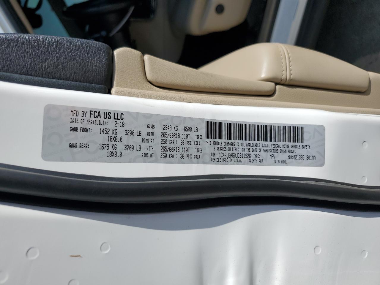 1C4RJEAG0JC311926 2018 Jeep Grand Cherokee Laredo