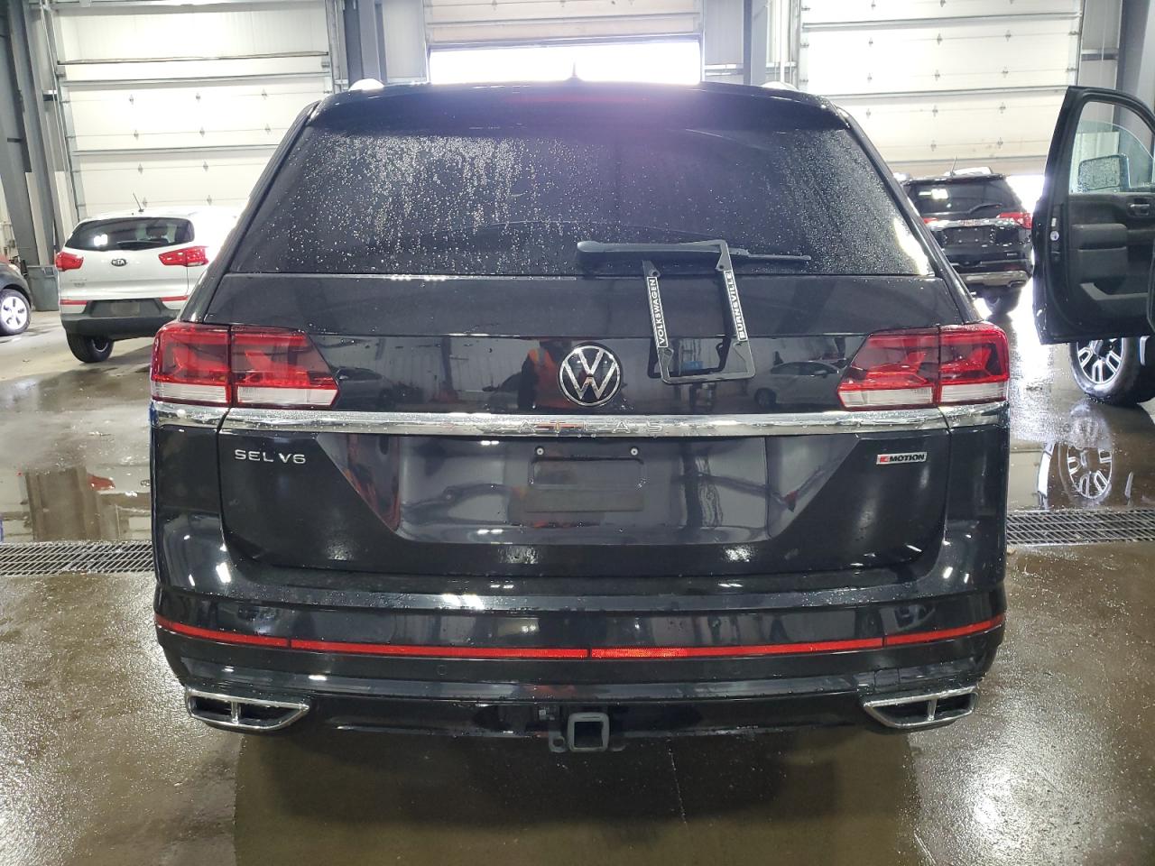 1V2FR2CA7NC502945 2022 Volkswagen Atlas Sel Premium R-Line