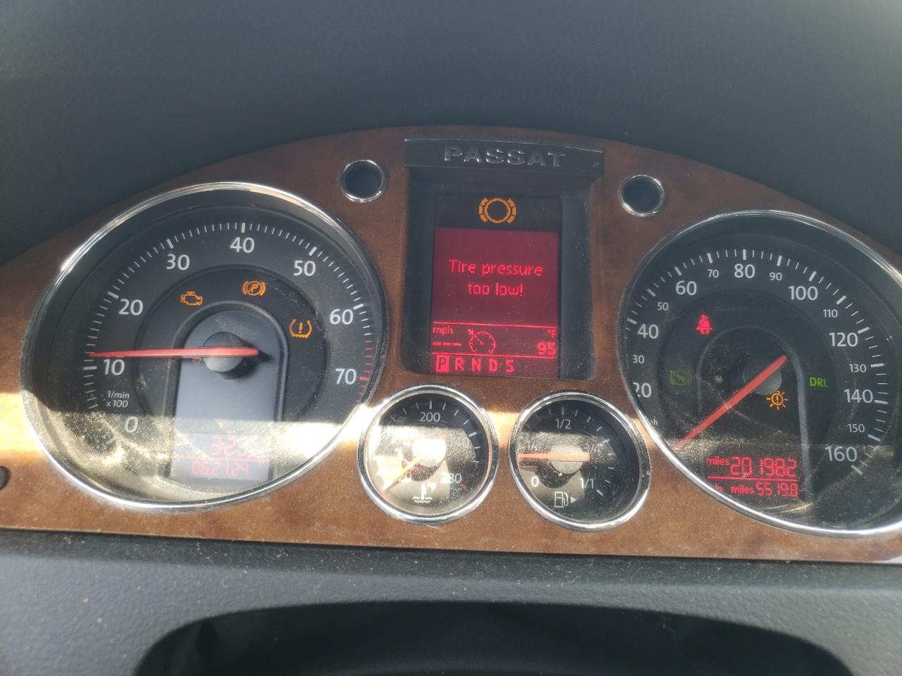 WVWEK73C48E143756 2008 Volkswagen Passat Lux