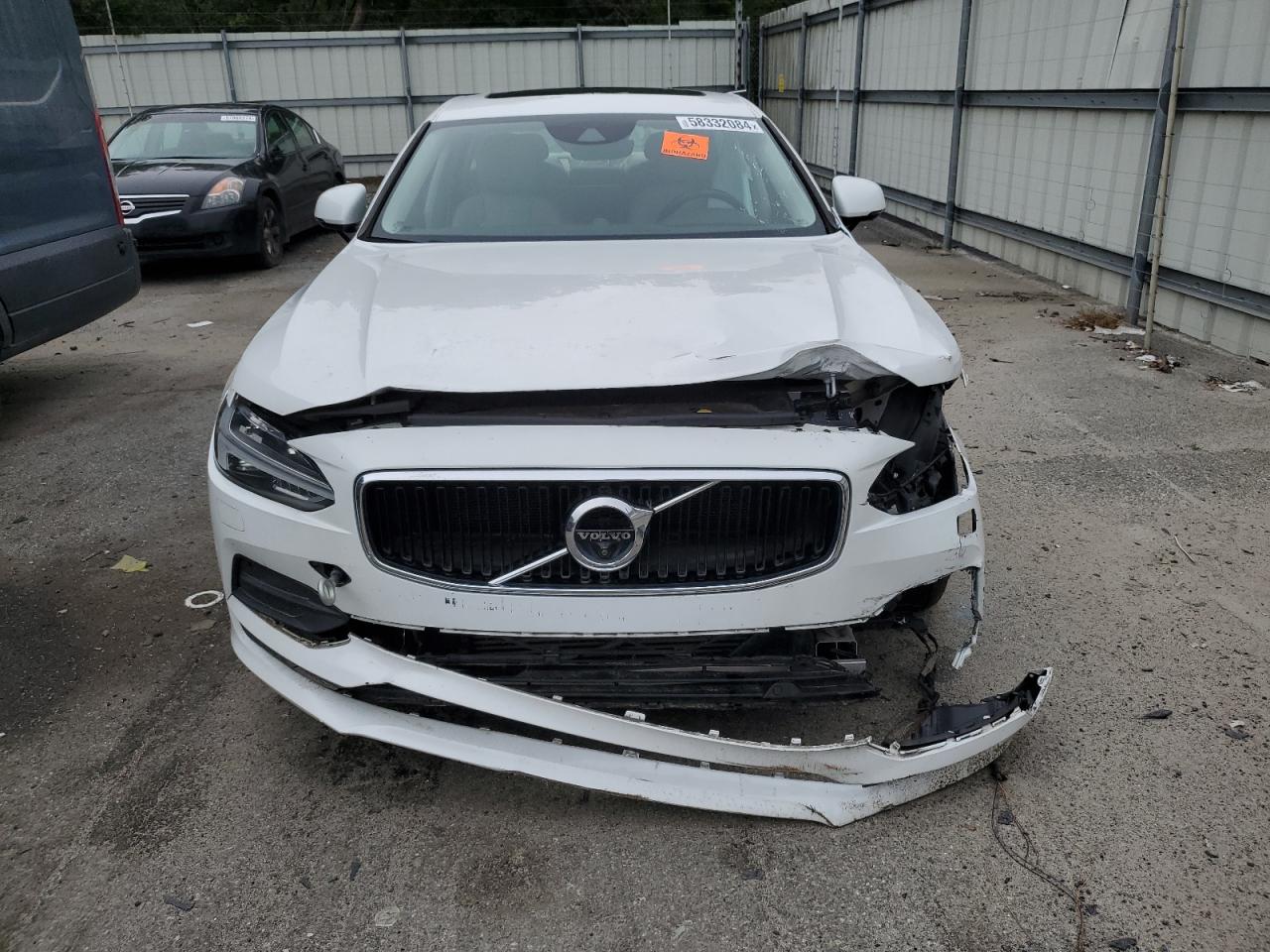 2018 Volvo S90 T5 Momentum vin: LVY102MK8JP056023