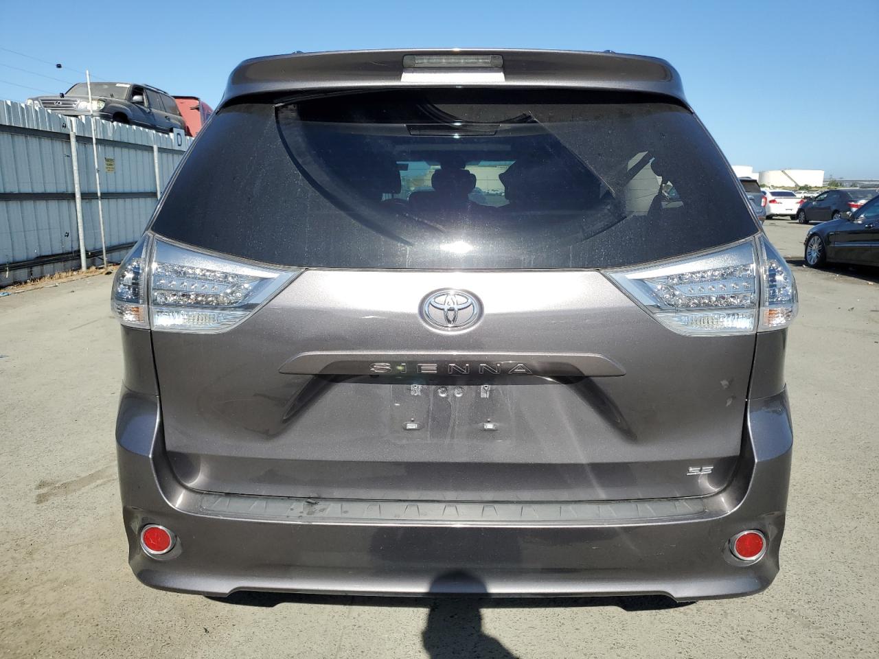 2015 Toyota Sienna Sport vin: 5TDXK3DC6FS667689