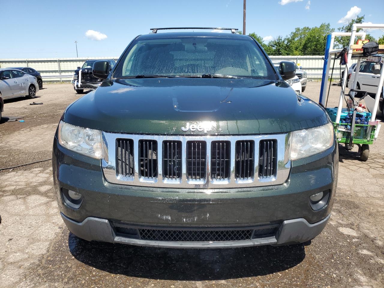 1J4RR4GG0BC570938 2011 Jeep Grand Cherokee Laredo