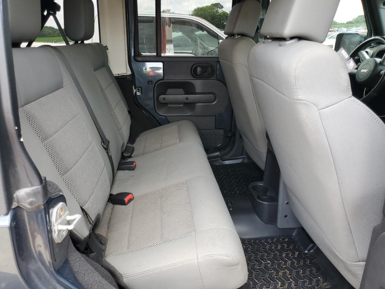 1J8GA59158L609754 2008 Jeep Wrangler Unlimited Sahara