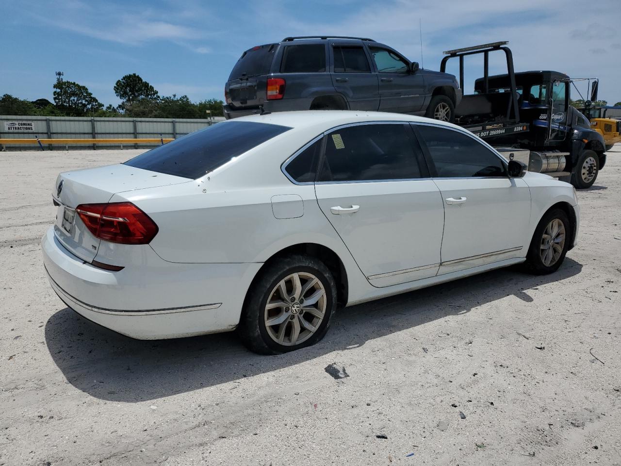 2016 Volkswagen Passat S vin: 1VWAT7A37GC022130