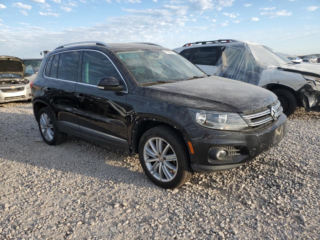 2012 Volkswagen Tiguan S vin: WVGAV7AX7CW518470