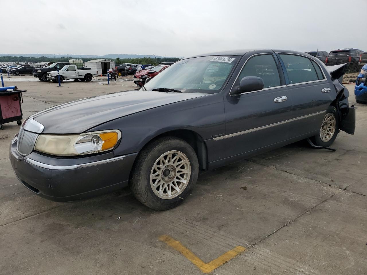 1LNHM82W9XY629626 1999 Lincoln Town Car Signature