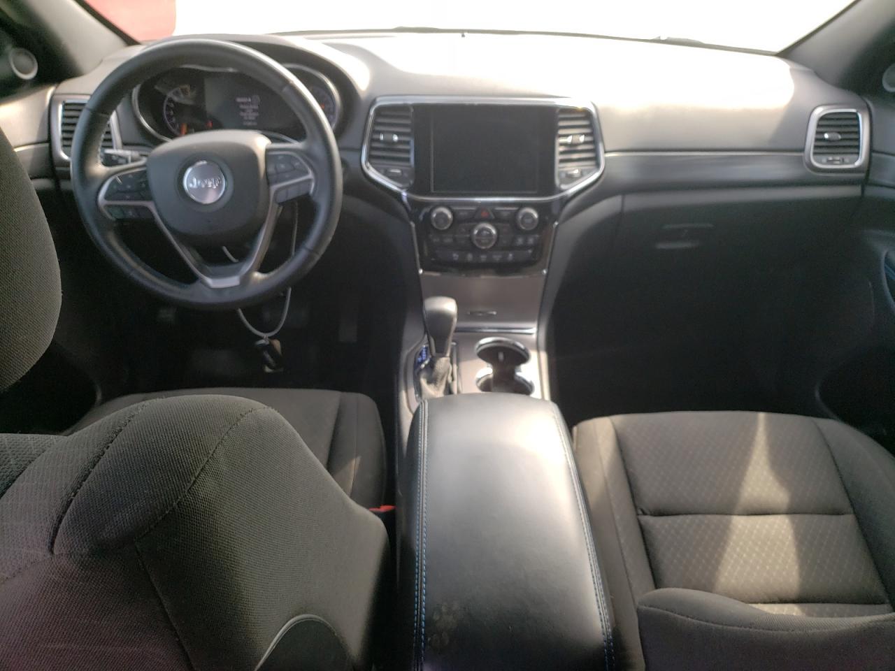 1C4RJEAG1KC571852 2019 Jeep Grand Cherokee Laredo