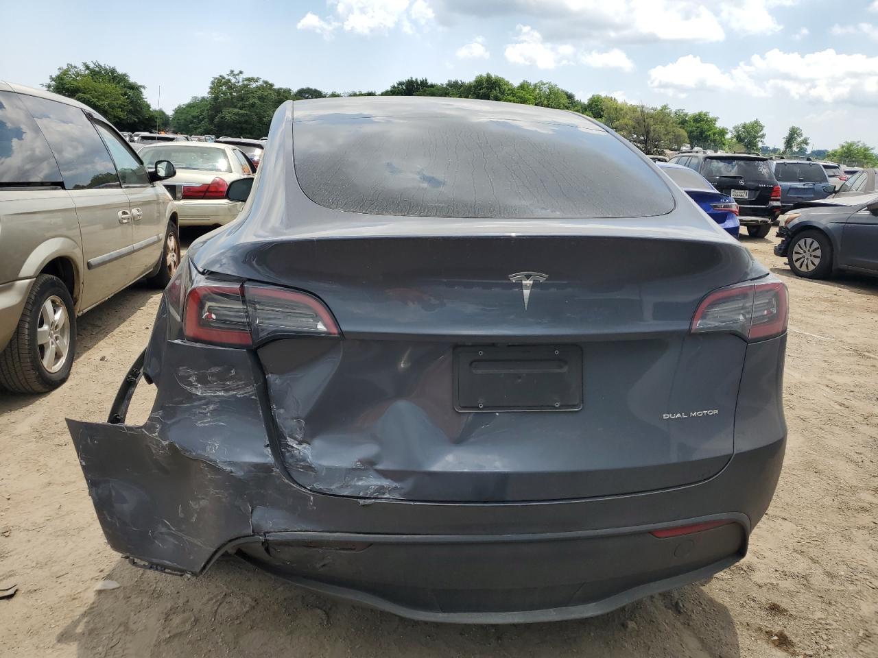 7SAYGDEE5RA215706 2024 Tesla Model Y