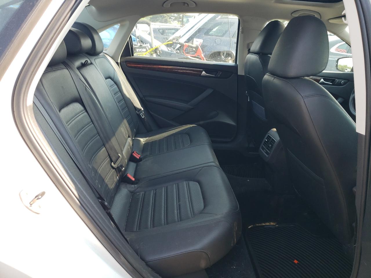 1VWCP7A33DC079000 2013 Volkswagen Passat Sel