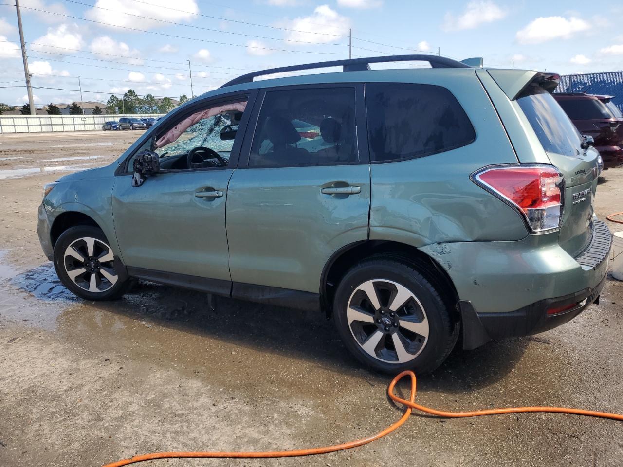 2018 Subaru Forester 2.5I Premium vin: JF2SJAEC6JH611153