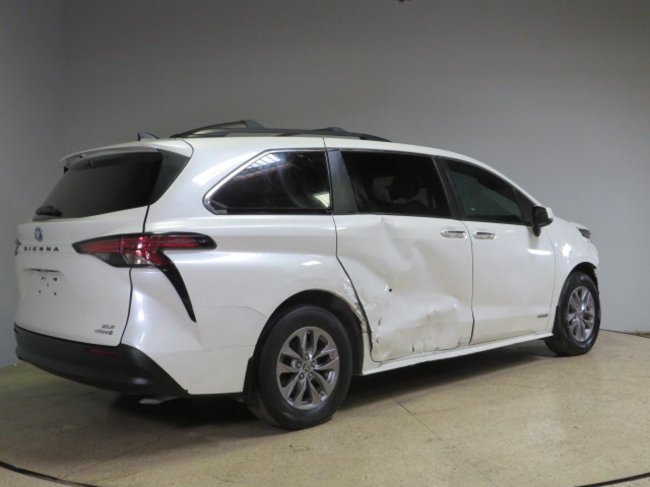 2021 Toyota Sienna Xle vin: 5TDYRKEC4MS025588