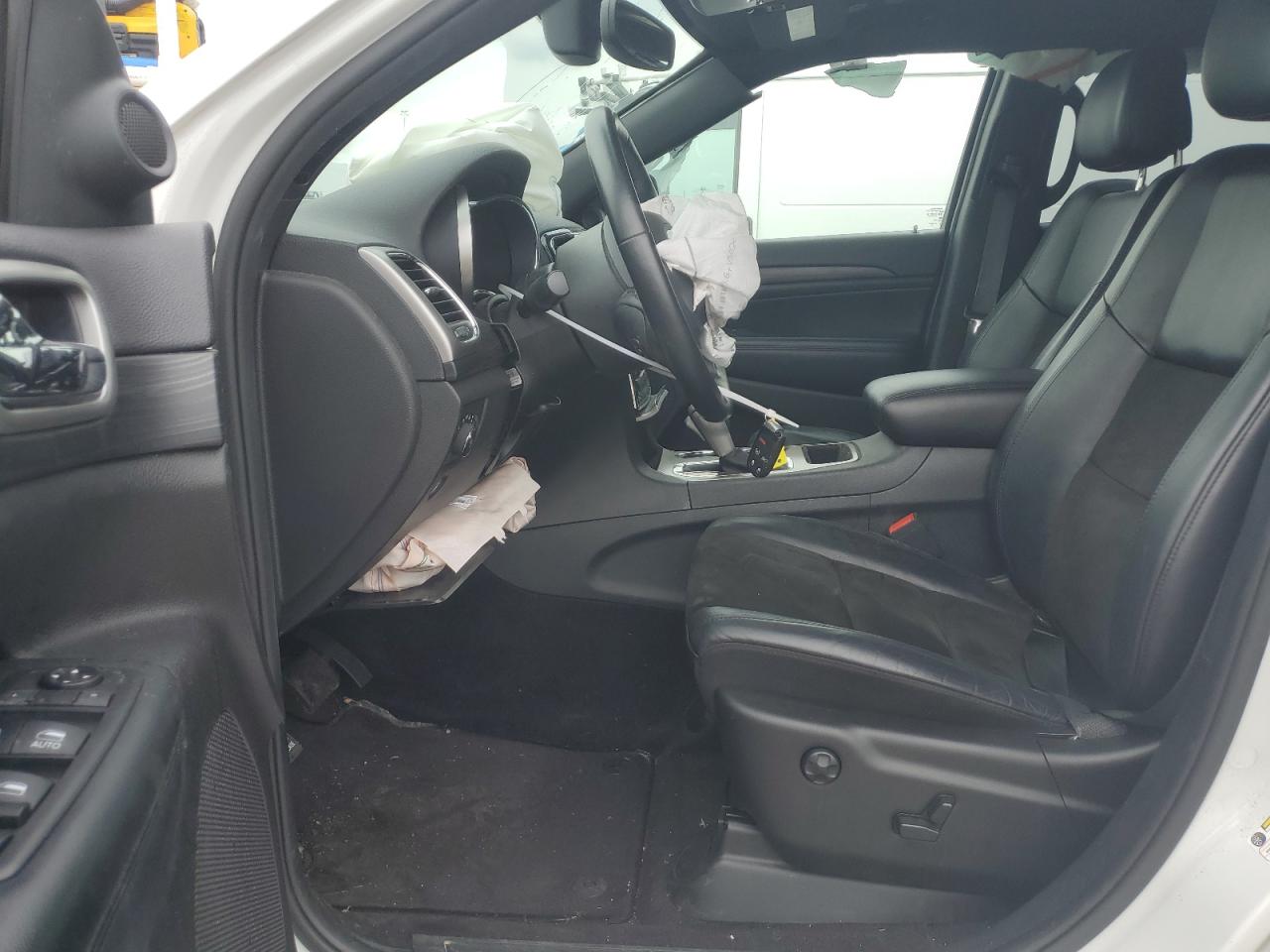 1C4RJFAG6KC591827 2019 Jeep Grand Cherokee Laredo