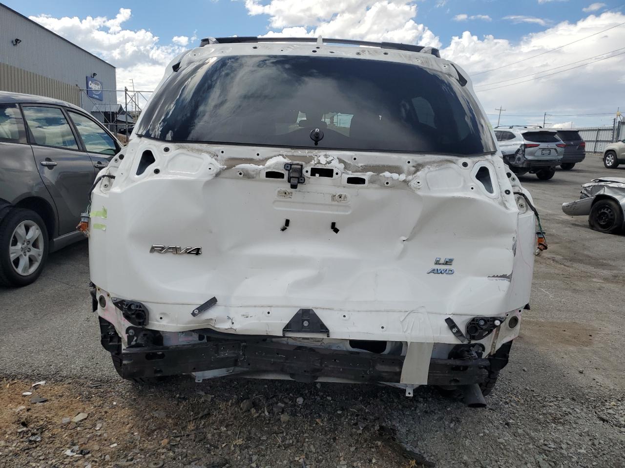 JTMBFREV2HJ136281 2017 Toyota Rav4 Le