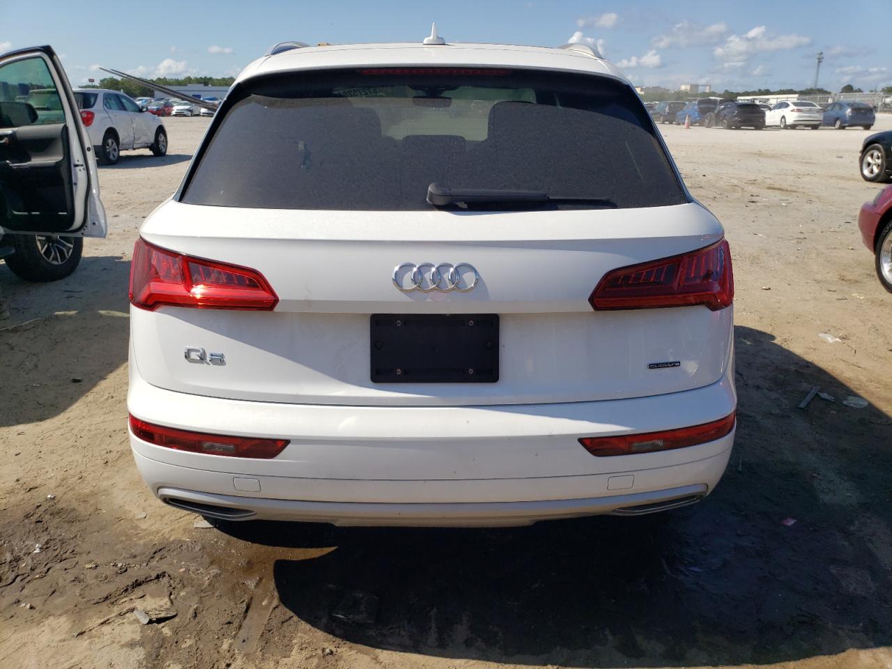 WA1ANAFY1K2040503 2019 Audi Q5 Premium