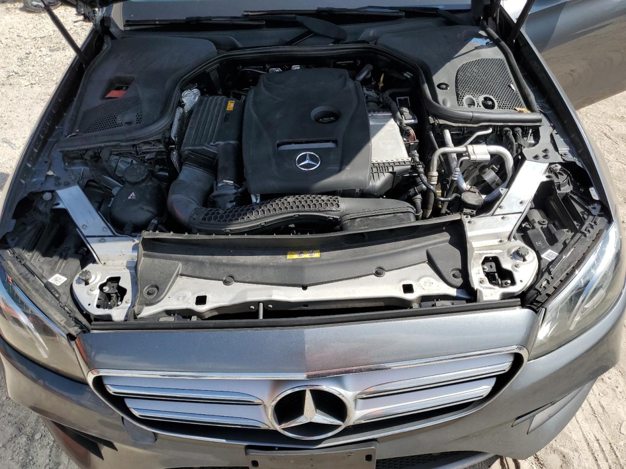 WDDZF4JB6JA369475 2018 Mercedes-Benz E 300