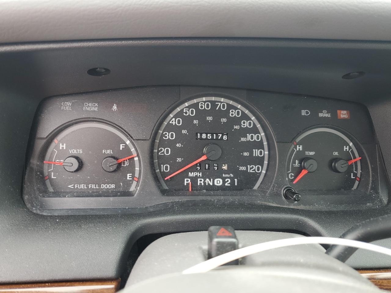 2FAFP73W32X109965 2002 Ford Crown Victoria