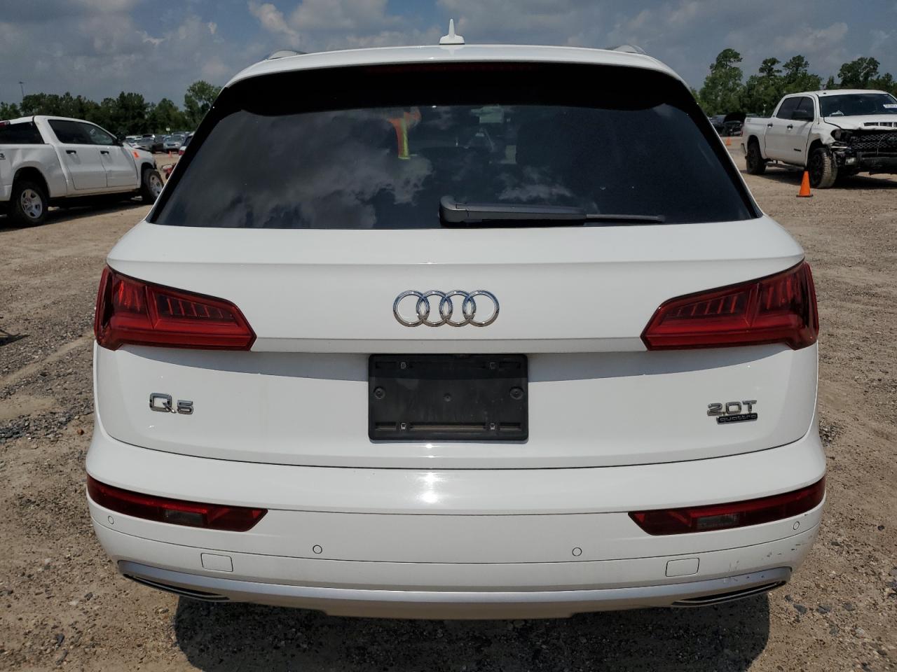 WA1CNAFY9J2053880 2018 Audi Q5 Prestige