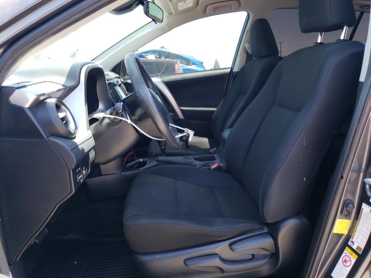 JTMZFREVXHJ125530 2017 Toyota Rav4 Le