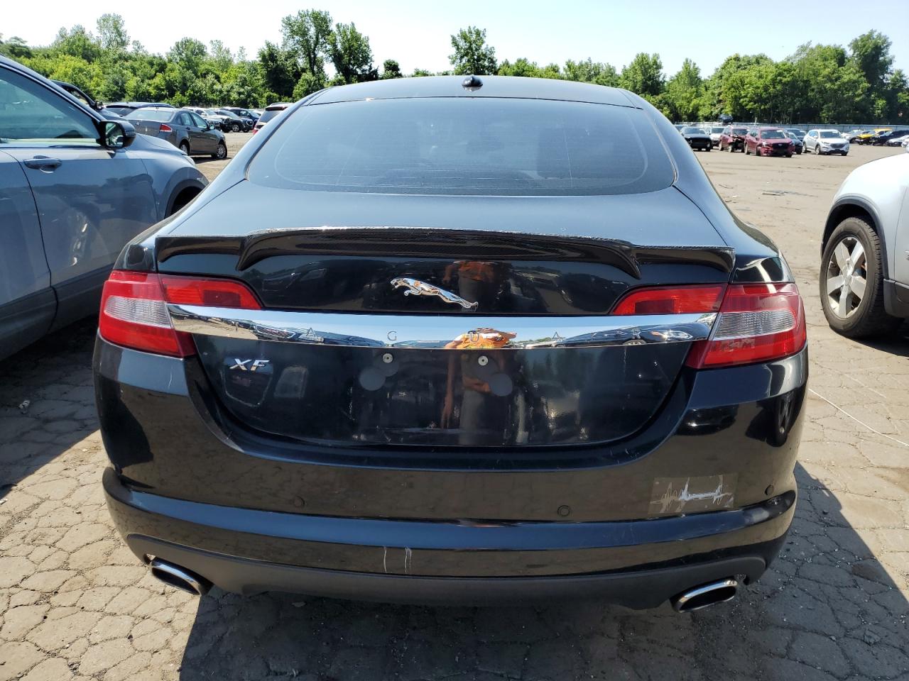 SAJWA0GB8BLR81793 2011 Jaguar Xf Premium
