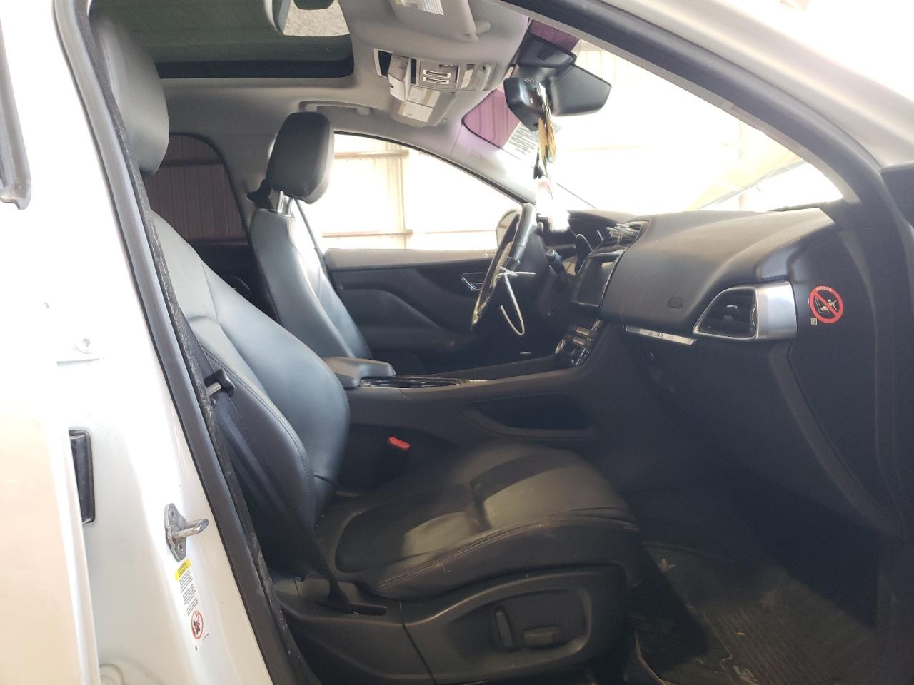 SADCJ2BV8HA063758 2017 Jaguar F-Pace Premium