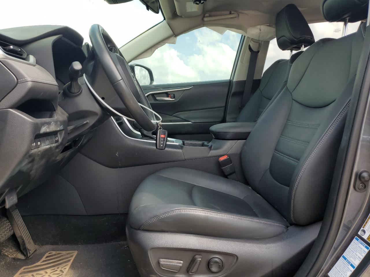 JTMB6RFVXND521404 2022 Toyota Rav4 Xle Premium