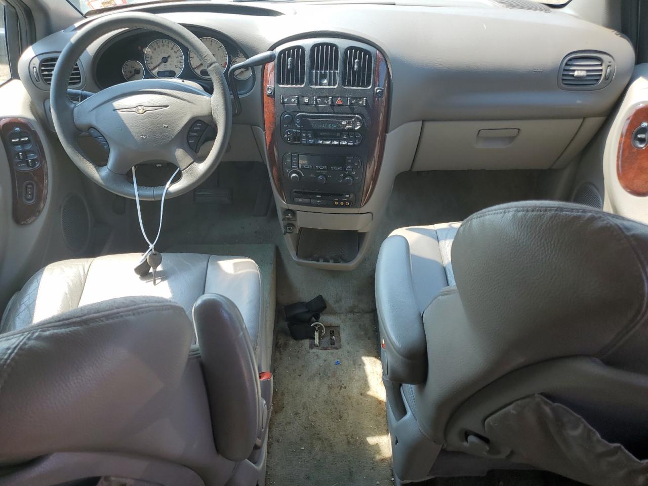 2C8GP64LX3R163698 2003 Chrysler Town & Country Limited