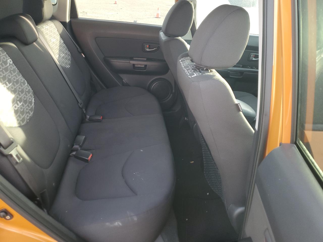 KNDJT2A22B7228583 2011 Kia Soul +