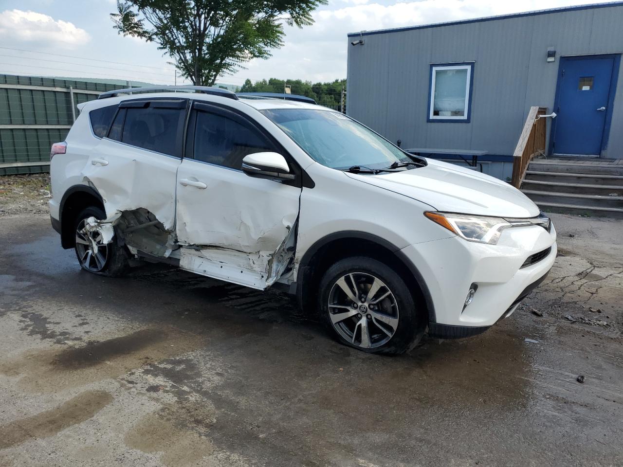 2T3RFREV5HW666552 2017 Toyota Rav4 Xle