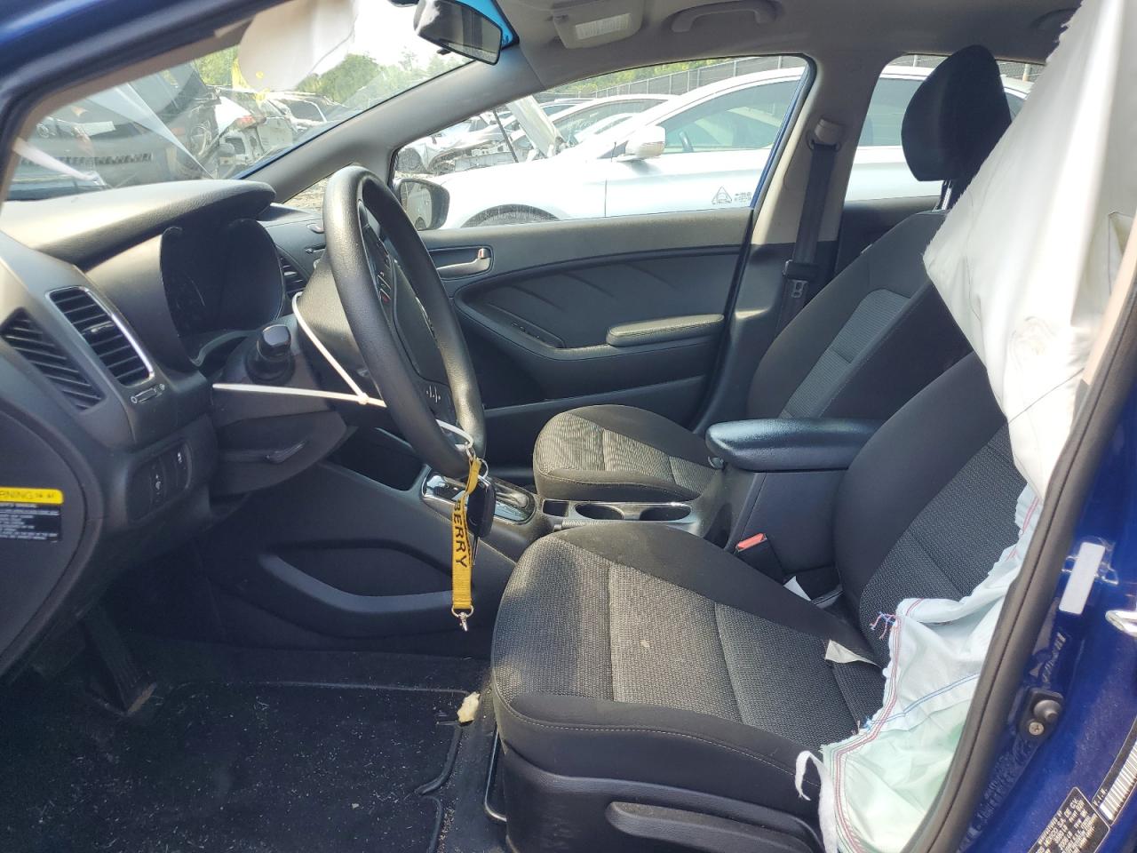 3KPFK4A7XJE281353 2018 Kia Forte Lx