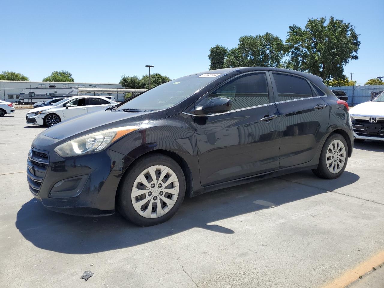 2017 Hyundai Elantra Gt vin: KMHD35LHXHU379628