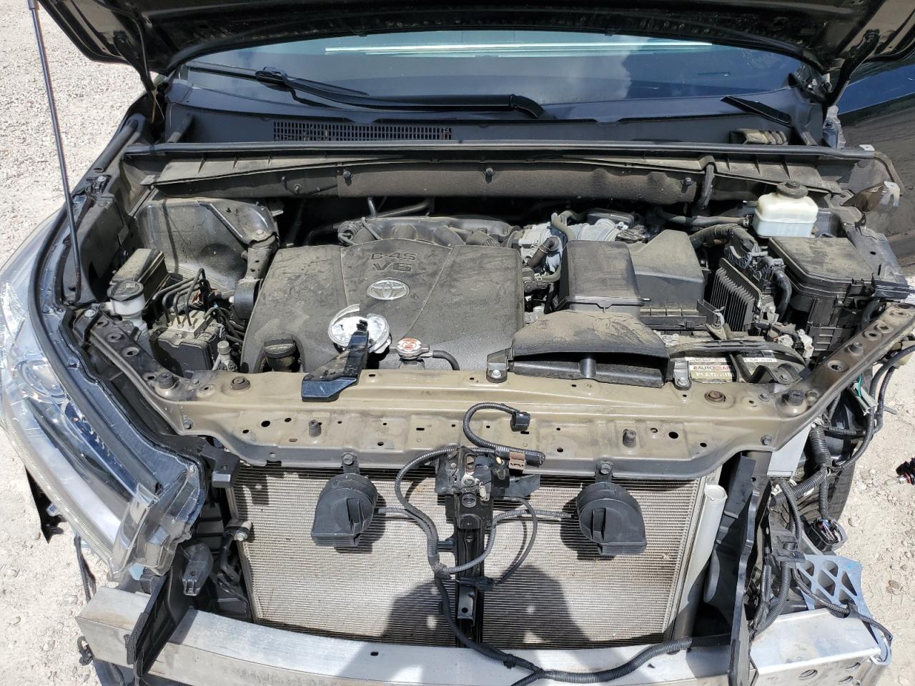 5TDDZRFH2JS812519 2018 Toyota Highlander Limited