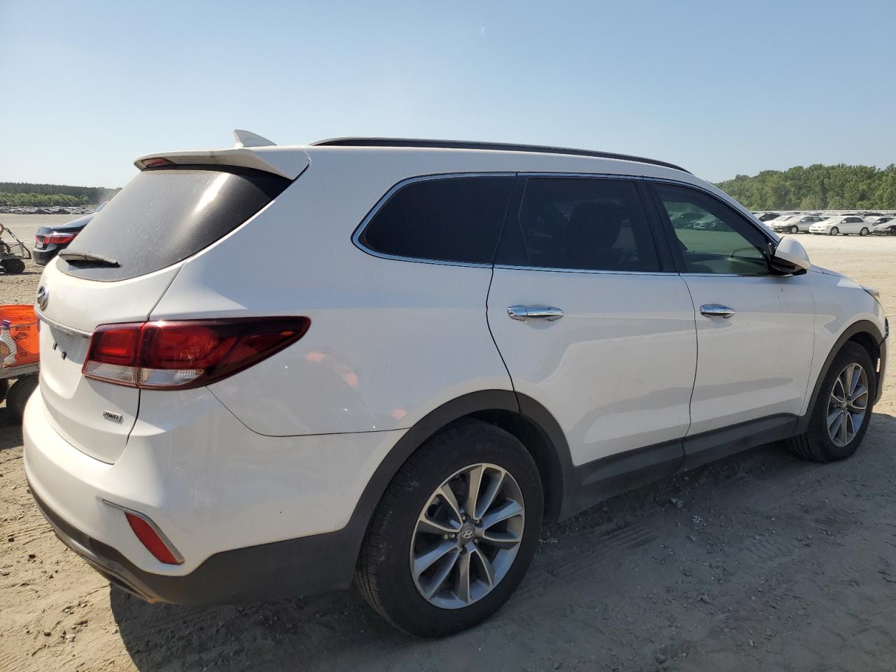 KM8SMDHF4HU196649 2017 Hyundai Santa Fe Se