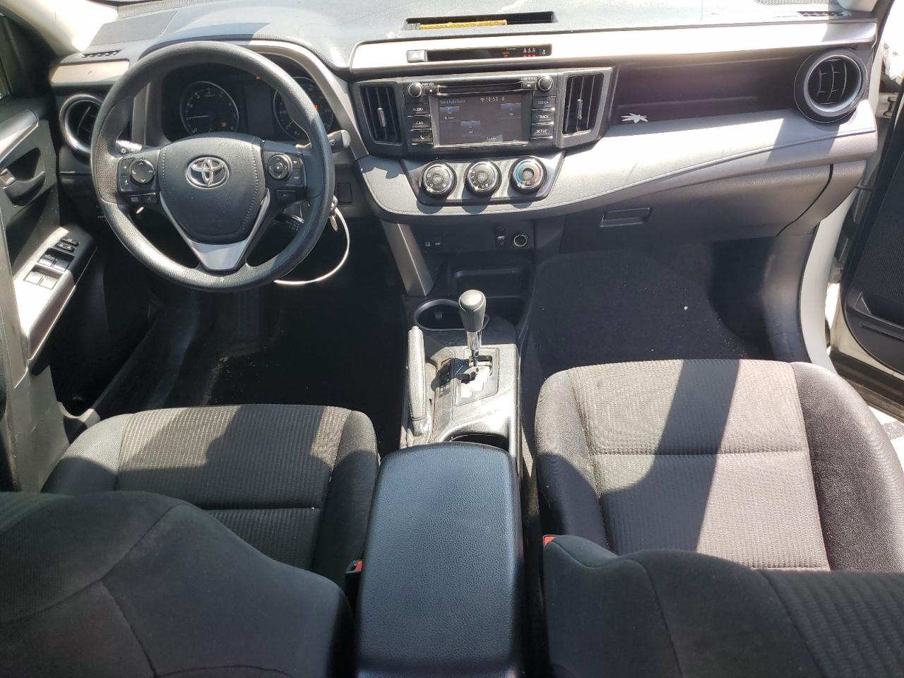 JTMZFREV1HJ114786 2017 Toyota Rav4 Le