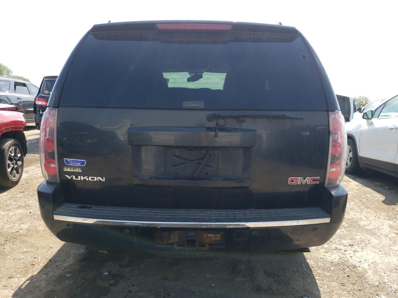 1GKS2EEF0BR369411 2011 GMC Yukon Denali