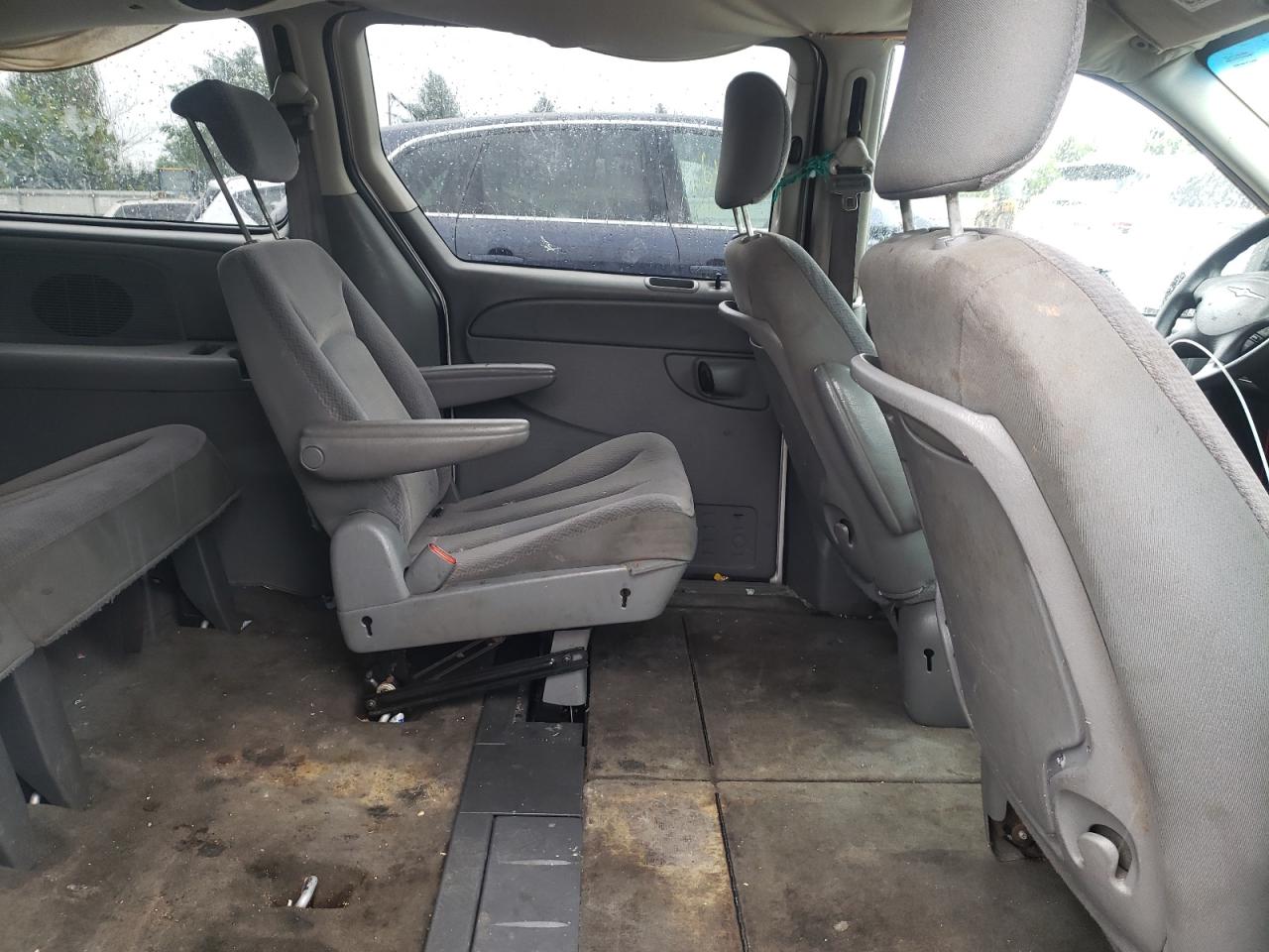 2C4GP44R25R423377 2005 Chrysler Town & Country Lx