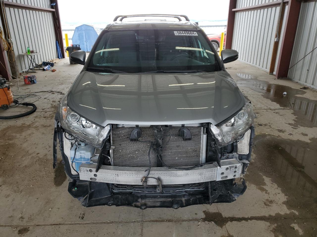 5TDJZRFH7JS560754 2018 Toyota Highlander Se