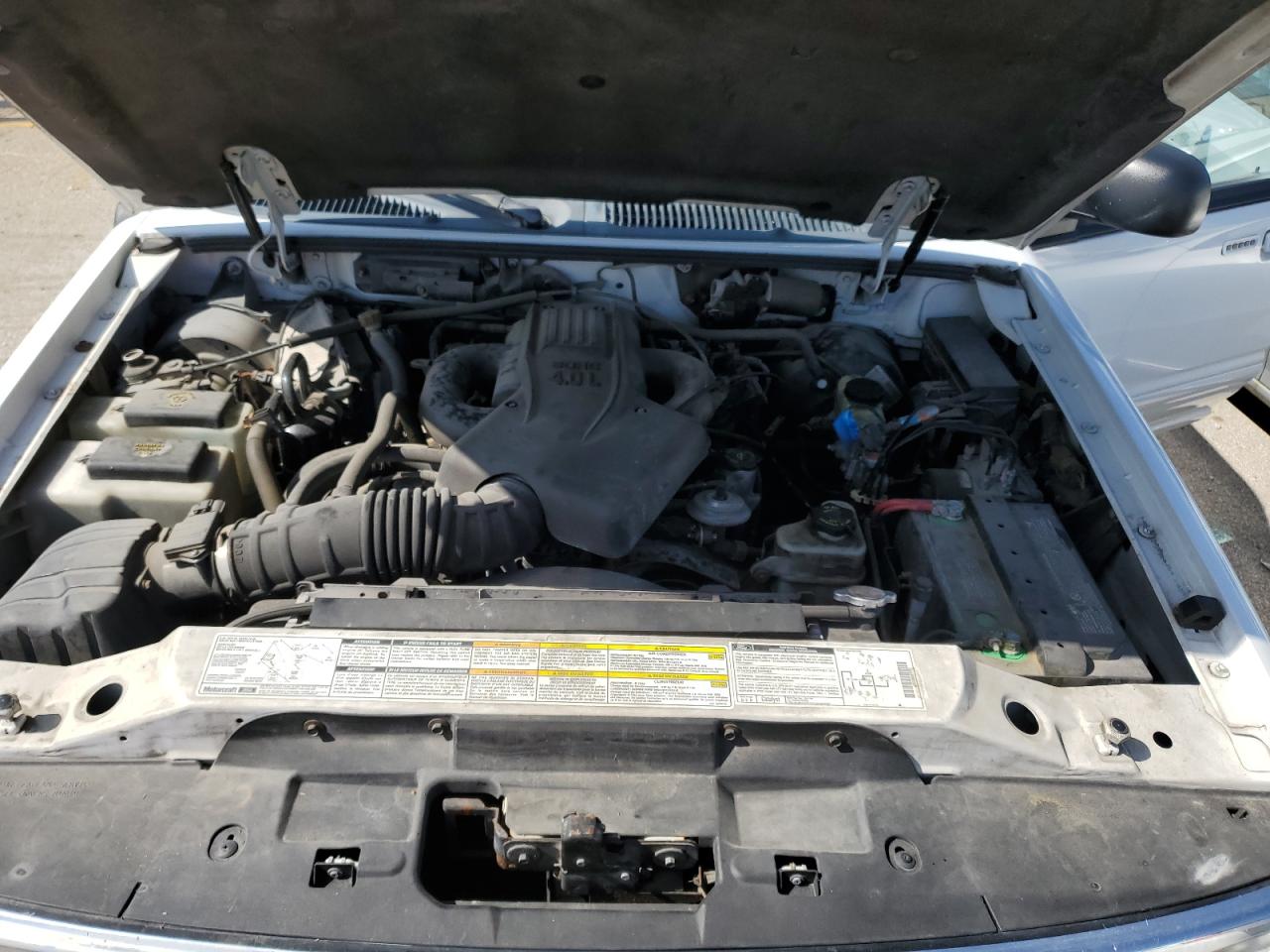 1FMZU74E1YZA20643 2000 Ford Explorer Eddie Bauer