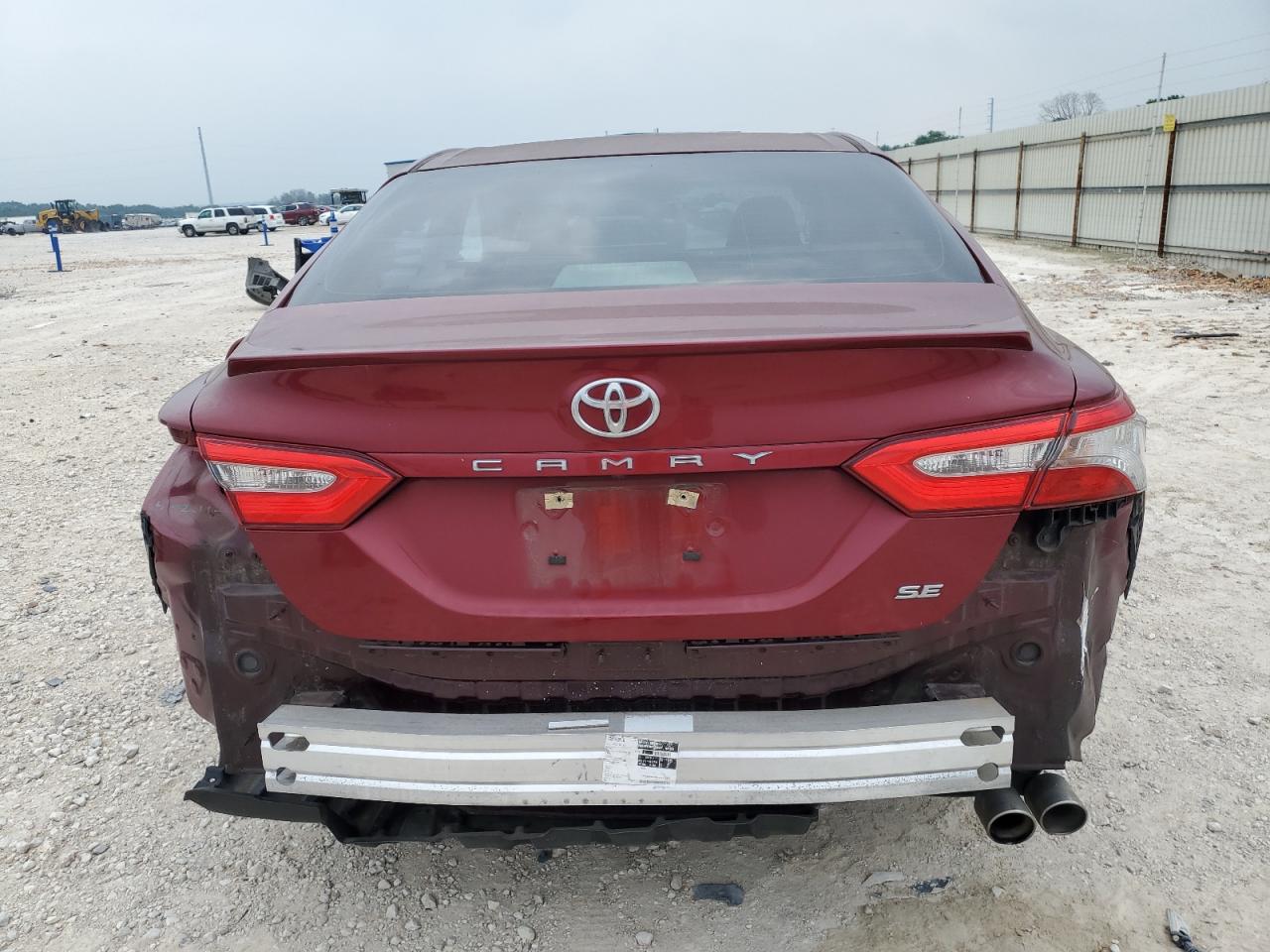 2018 Toyota Camry L vin: 4T1B11HK3JU658371