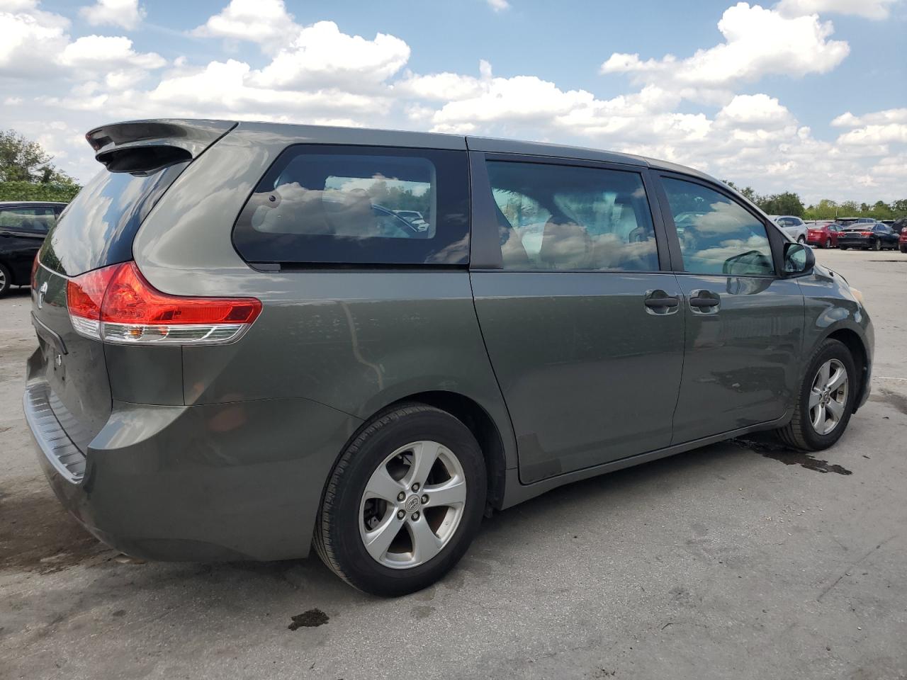 5TDZK3DCXBS117527 2011 Toyota Sienna