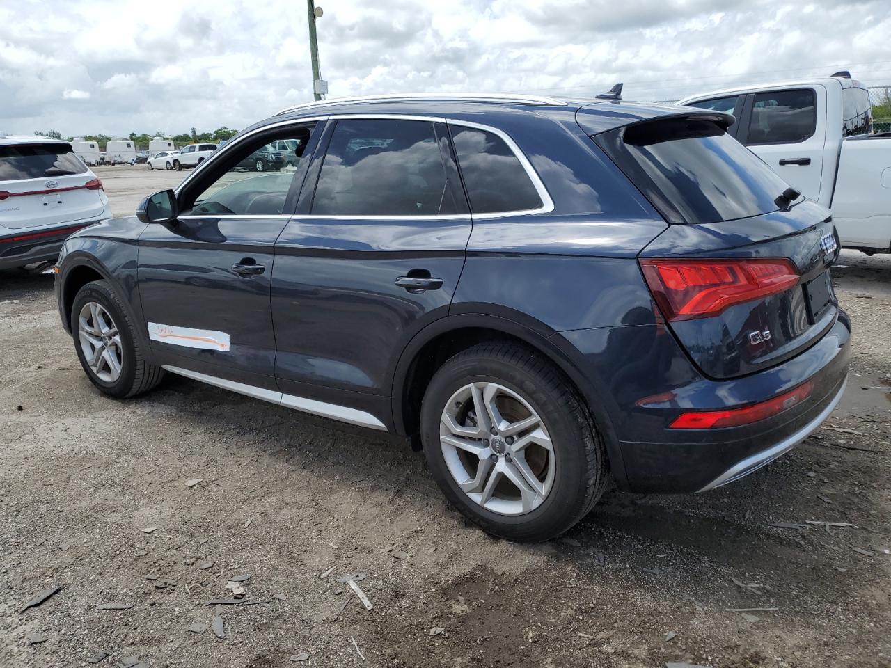 WA1ANAFY8K2042555 2019 Audi Q5 Premium