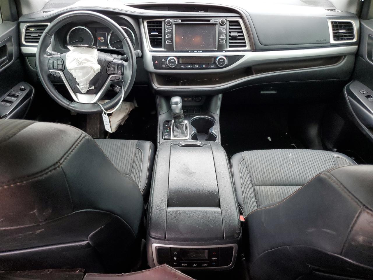 5TDZZRFH3KS365299 2019 Toyota Highlander Le