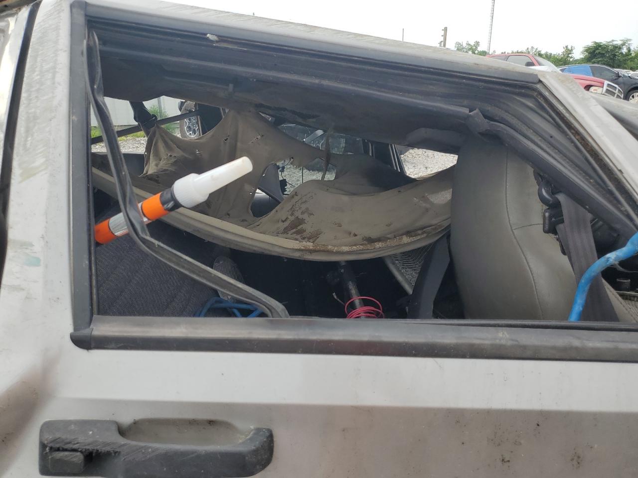 1J4FF48S3YL161842 2000 Jeep Cherokee Sport