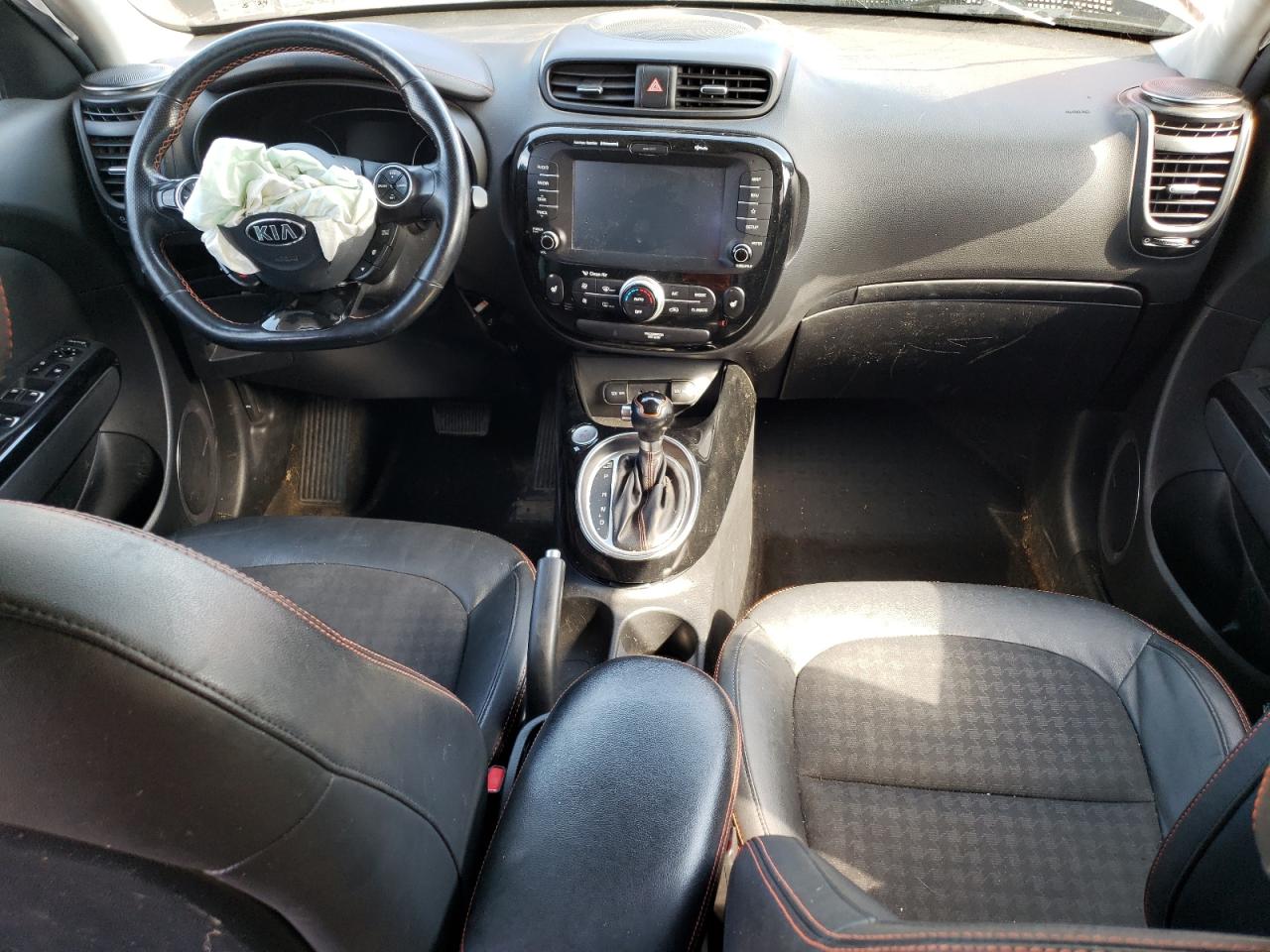 KNDJX3AA9J7587008 2018 Kia Soul !