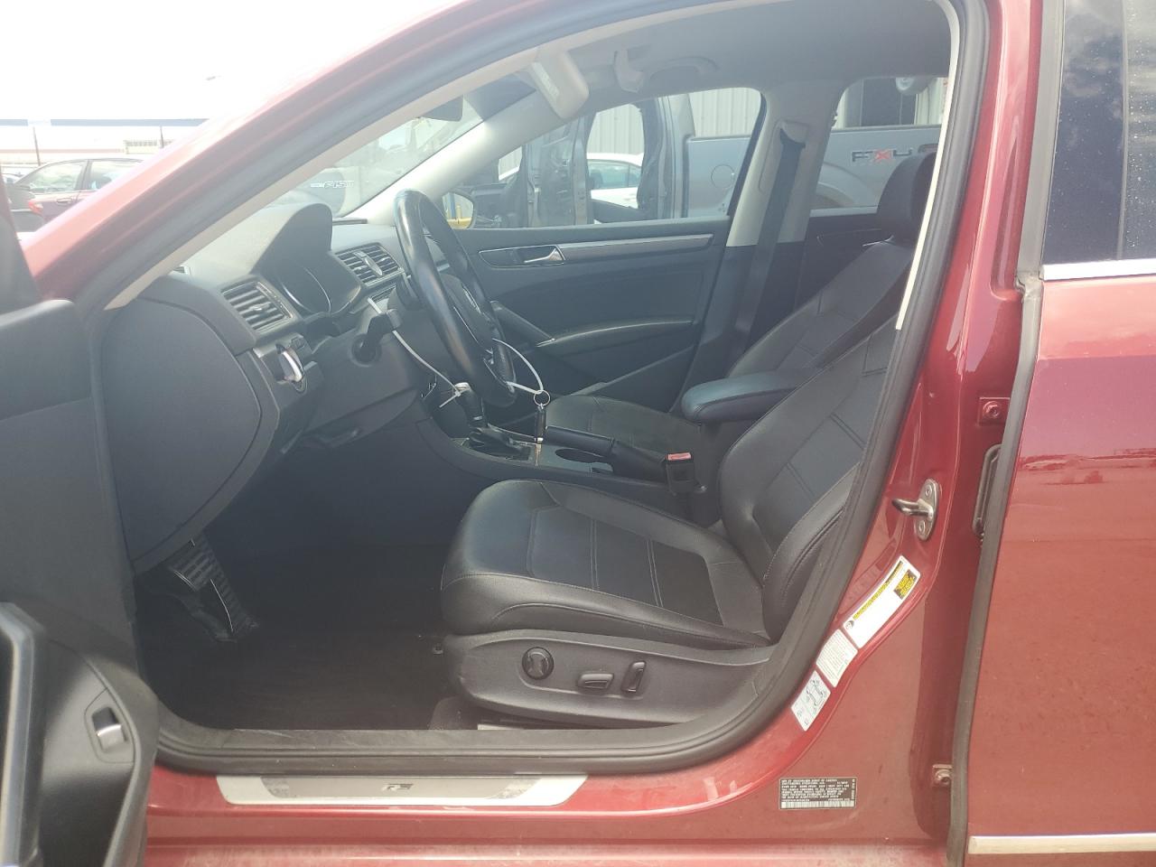 1VWDT7A31HC043134 2017 Volkswagen Passat R-Line